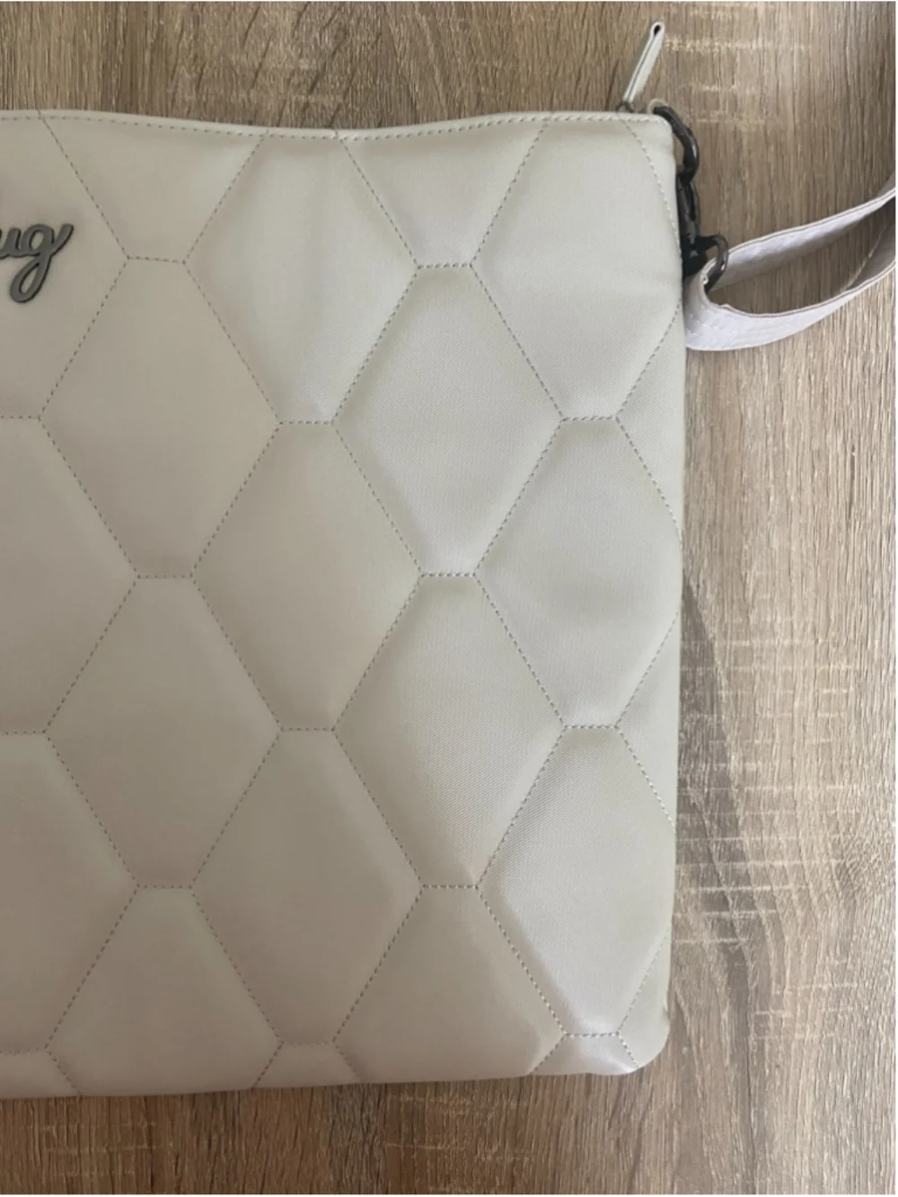 Lug zipper fully